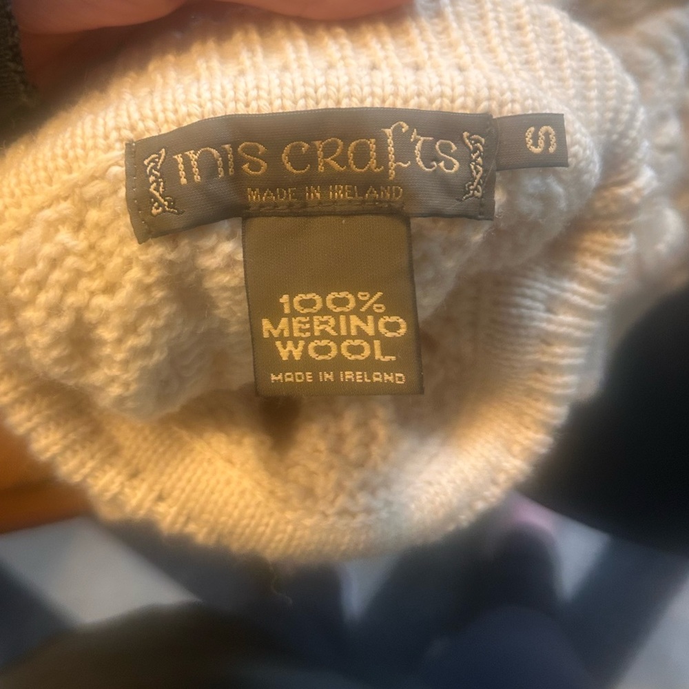 Merino wool Irish Cable-Knit Turtleneck Sweater - Picture 4 of 6